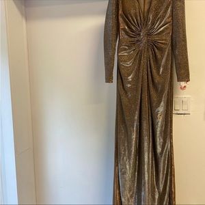 Absolutely stunning Mac Duggal night out dress!